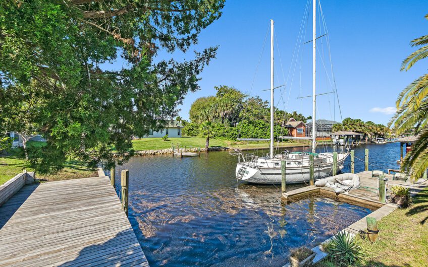 51 Comanche Court, Palm Coast, FL 32137