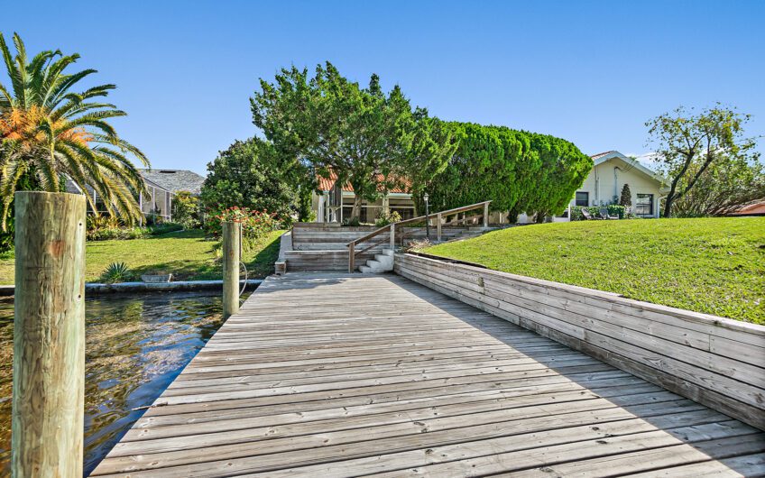 51 Comanche Court, Palm Coast, FL 32137